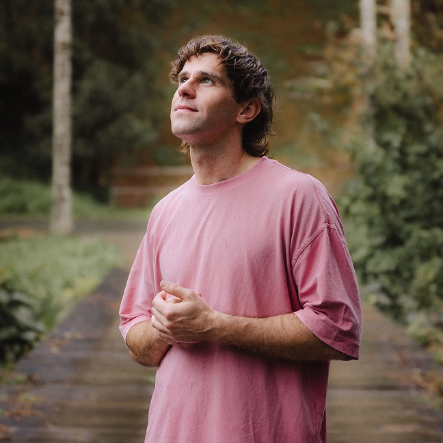 Outdoor portrait of musician Gaudion during an acoustic session