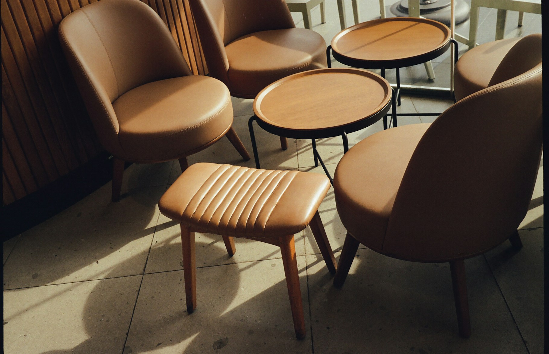 Ein modern eingerichtetes Wohnzimmer