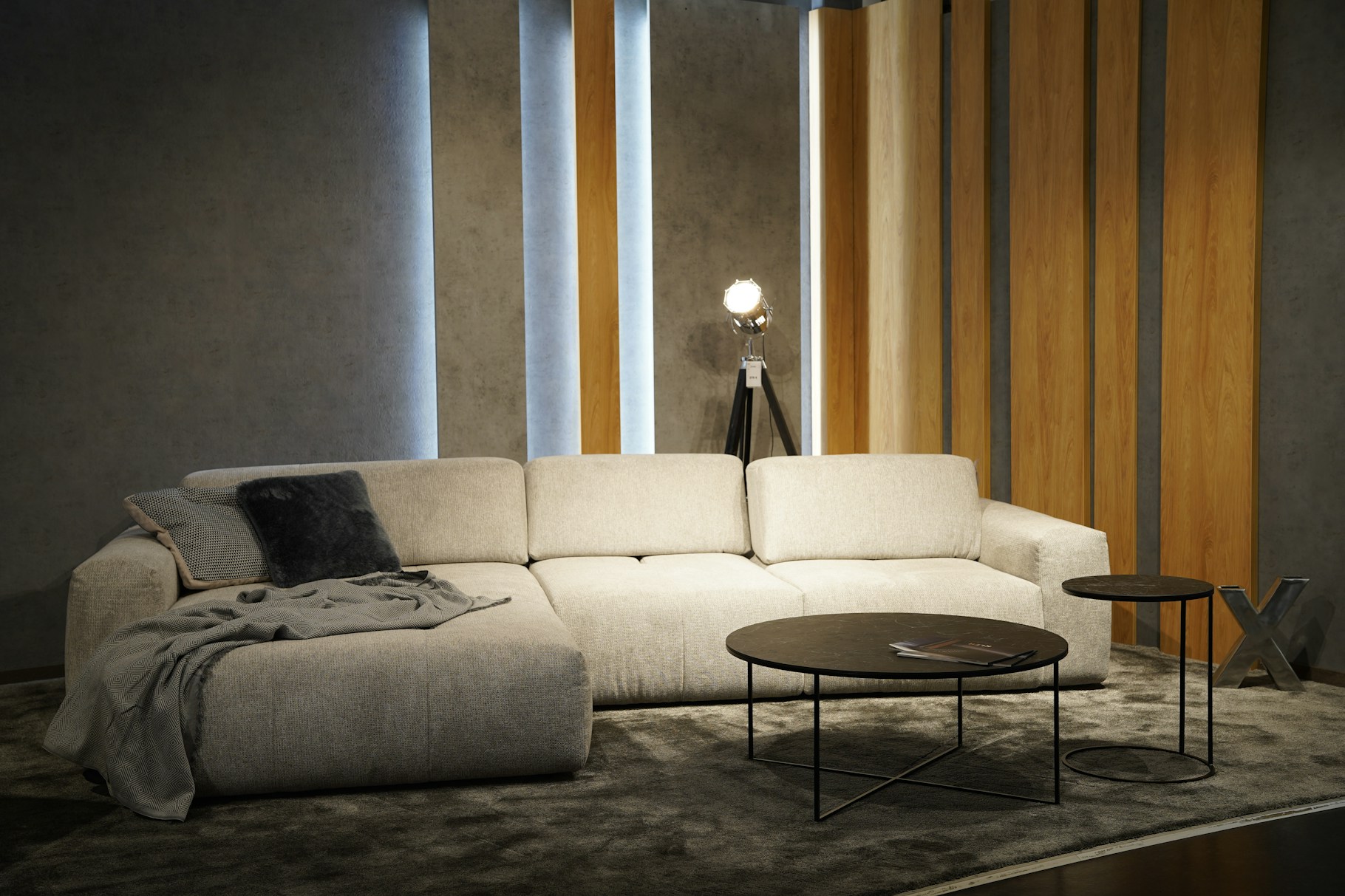 Ein modern eingerichtetes Wohnzimmer