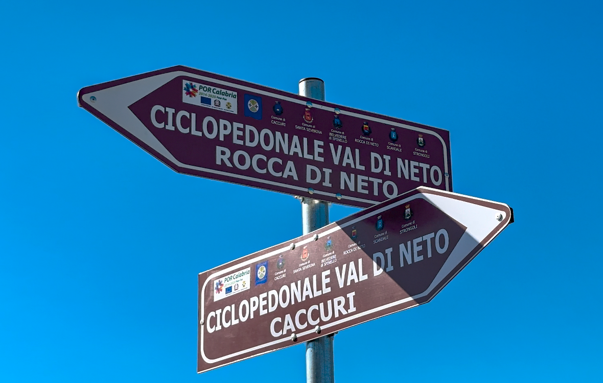 I borghi da non perdere lungo la Ciclopedonale della Val di Neto