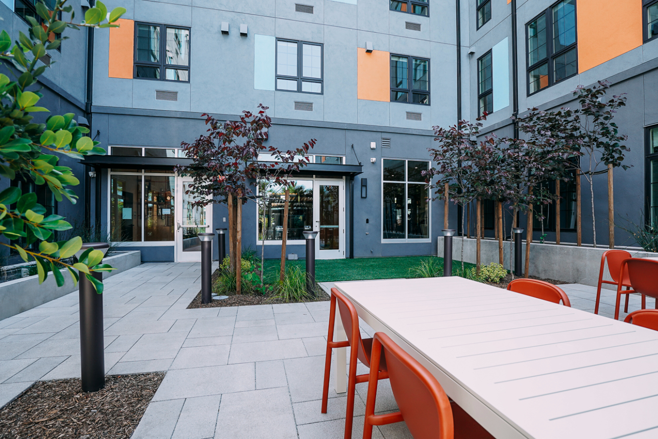 Resident amenity space featuring a stylish exterior seating at ArtHaus Telegraph in Berkeley, CA.