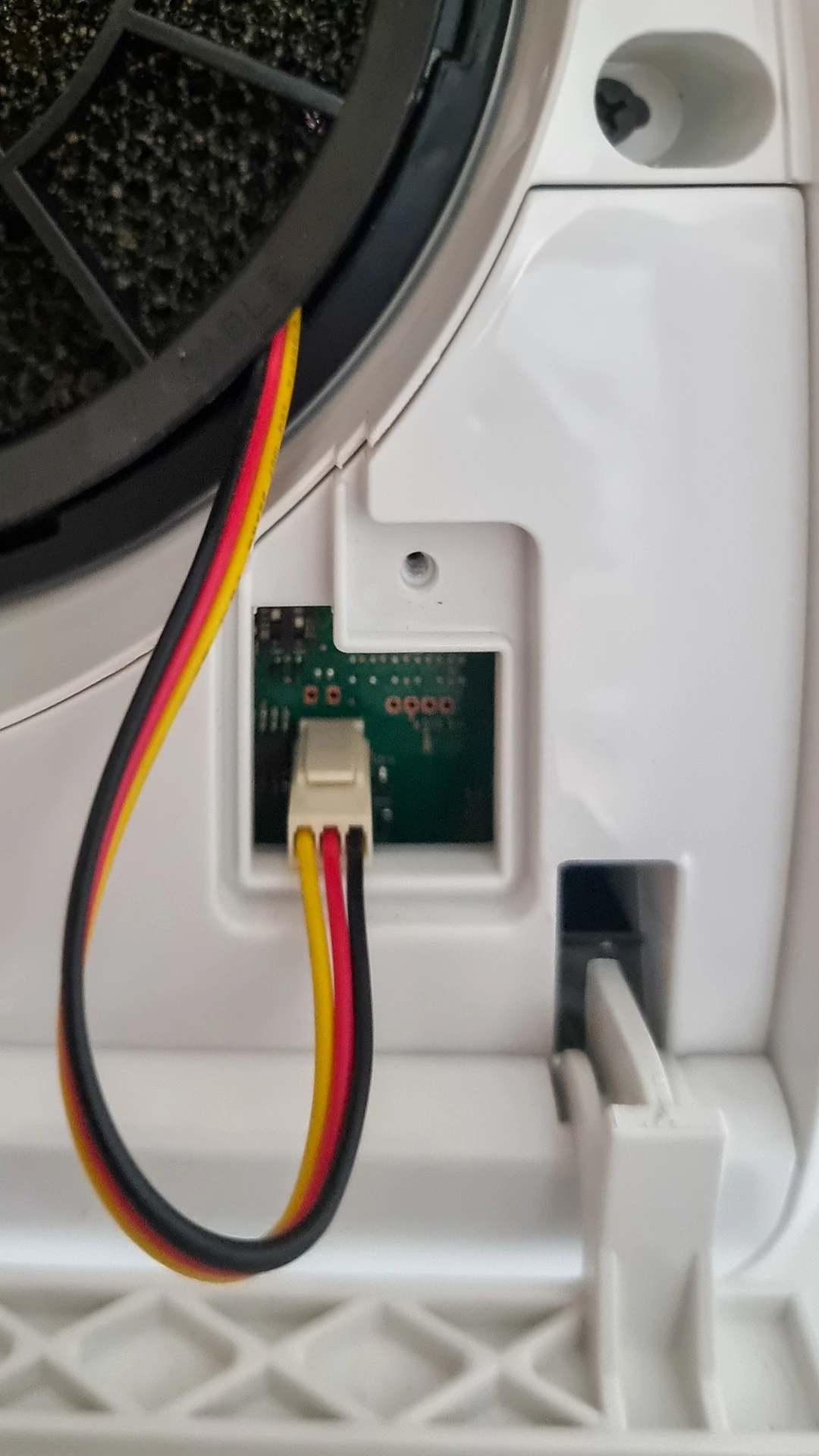 De elektronica van de unit tijdens de montage