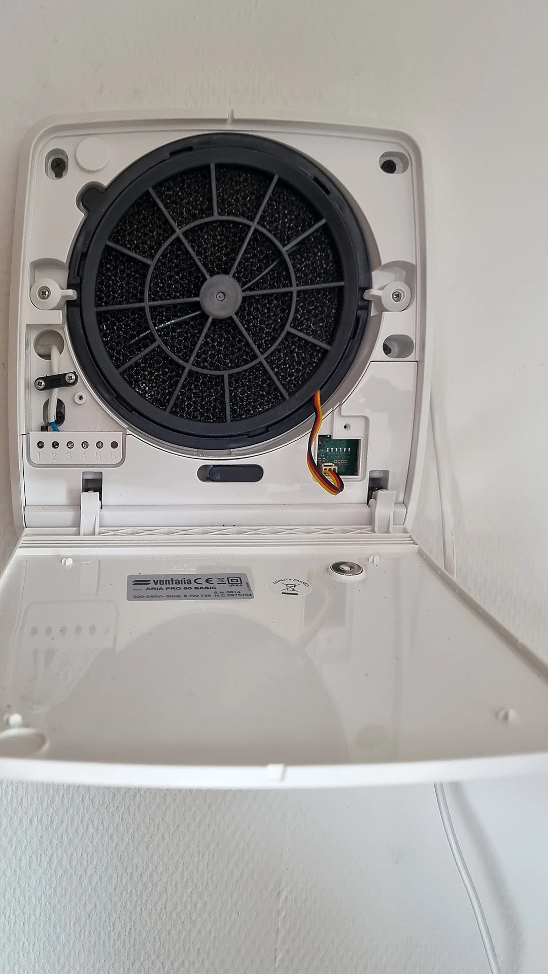 De binnenzijde van de ventilatie-unit met filter