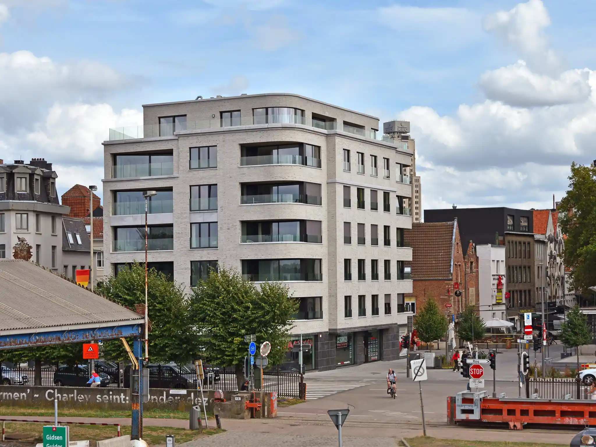 De Sint-Jansvliet in Antwerpen, het plein op de gedempte vliet