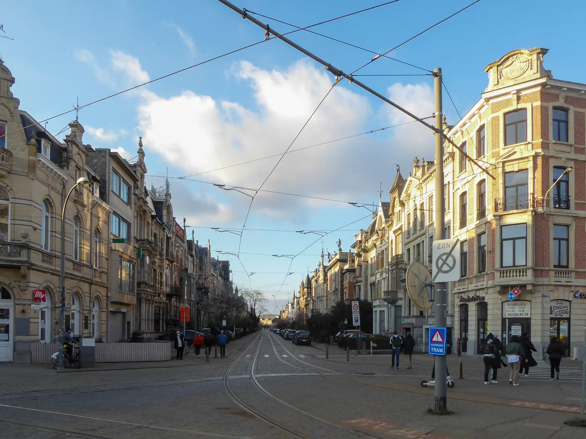 Straatbeeld in de erfgoedwijk Zurenborg in Antwerpen