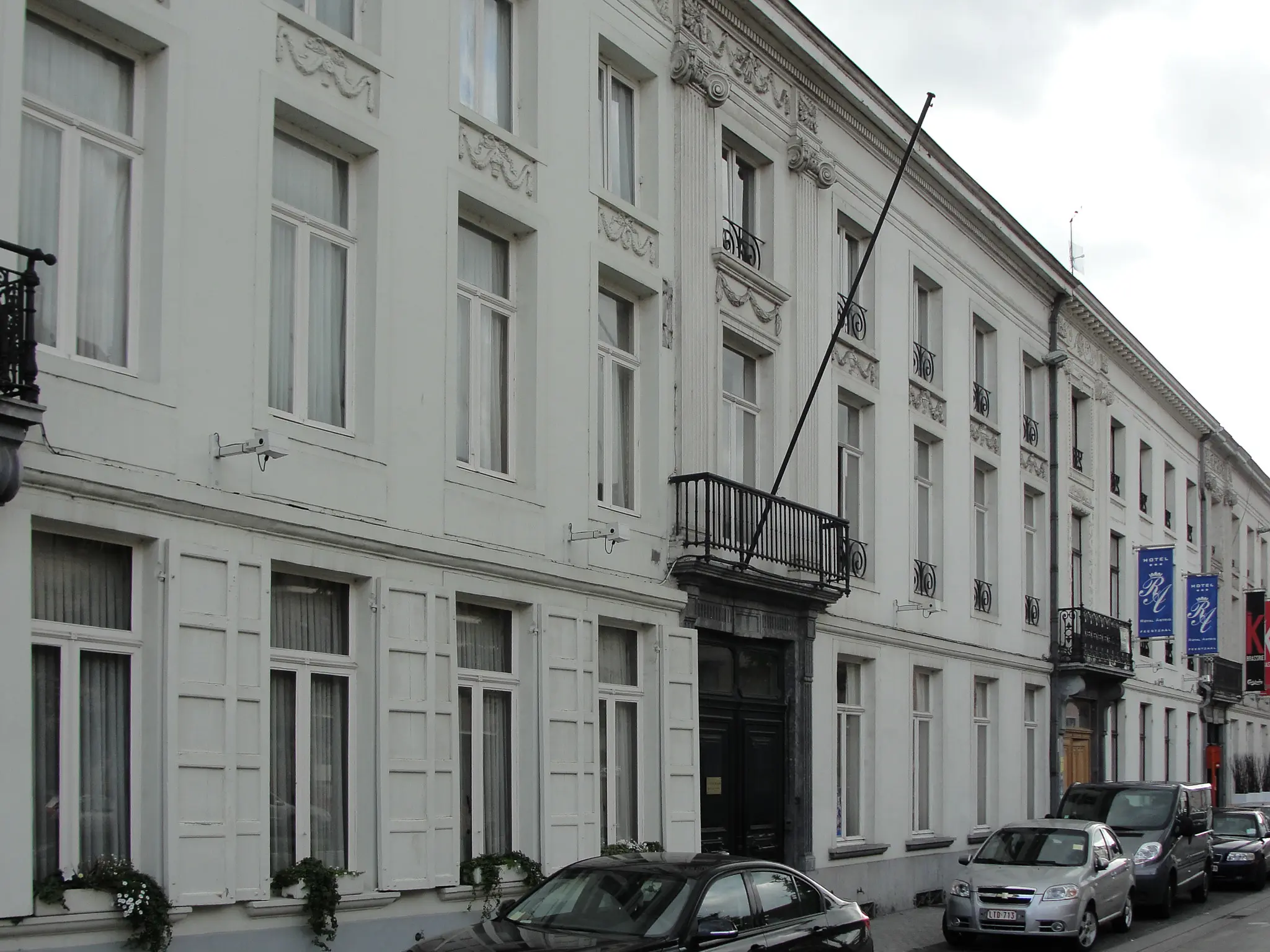 Monumentale burgerwoningen aan het Keizersplein in Aalst