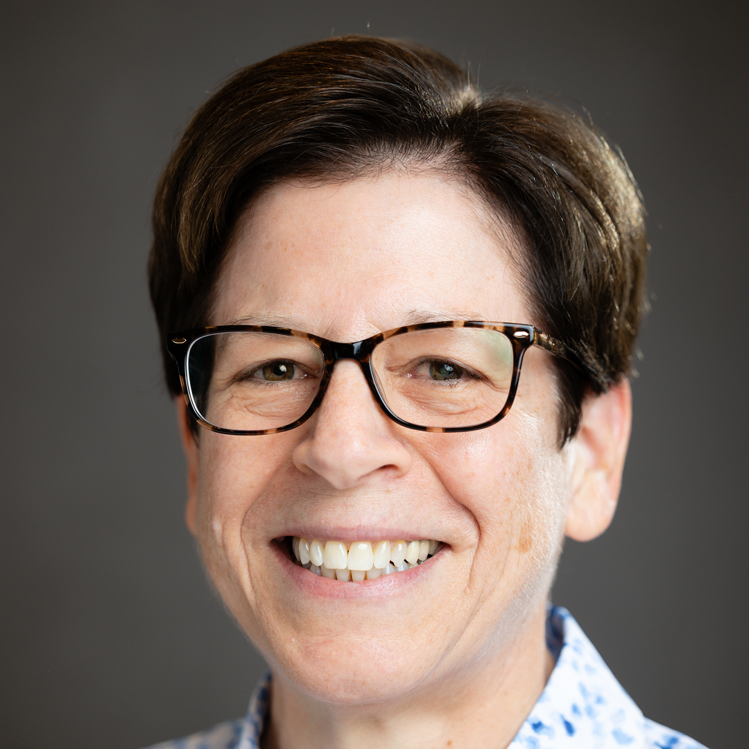 Deleo de Leonardis headshot.