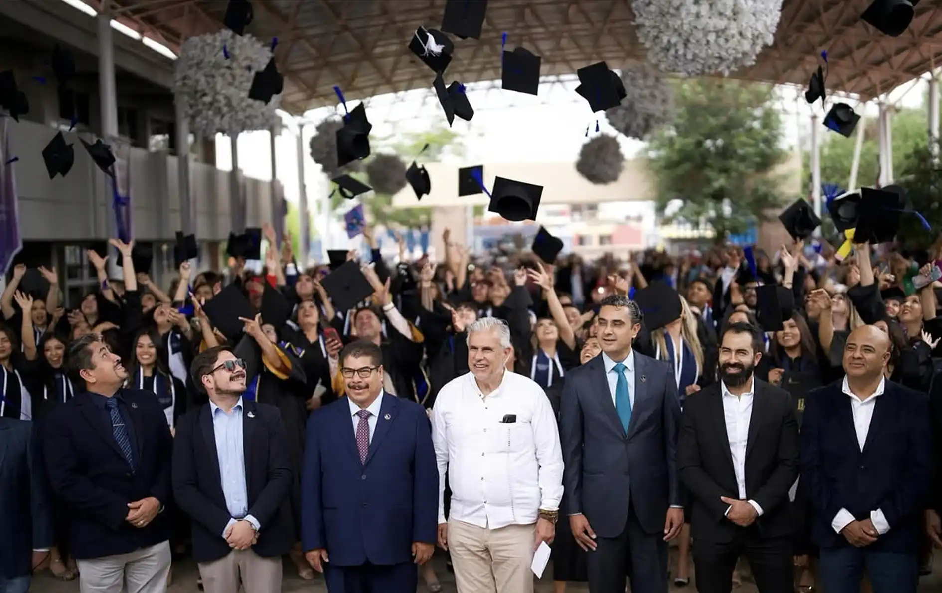 Graduación LIE — UPN 321