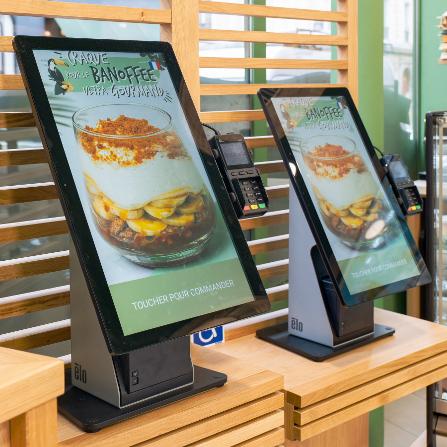 Bornes avec support comptoir installées chez Heiko