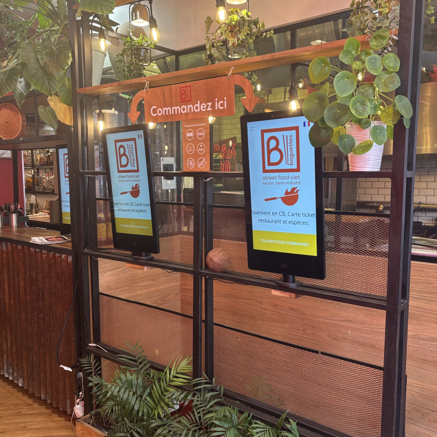 Bornes avec support pole comptoir installées chez Baguettes