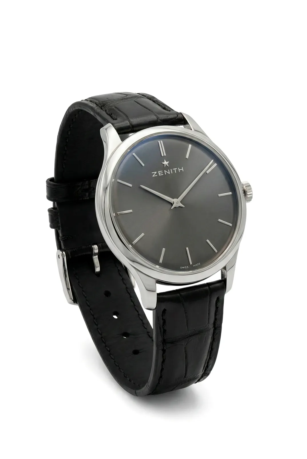 Reloj Zenith Port Royal de acero con dial gris y correa de cuero negro, vista frontal en ángulo, pieza de relojería de alta gama
