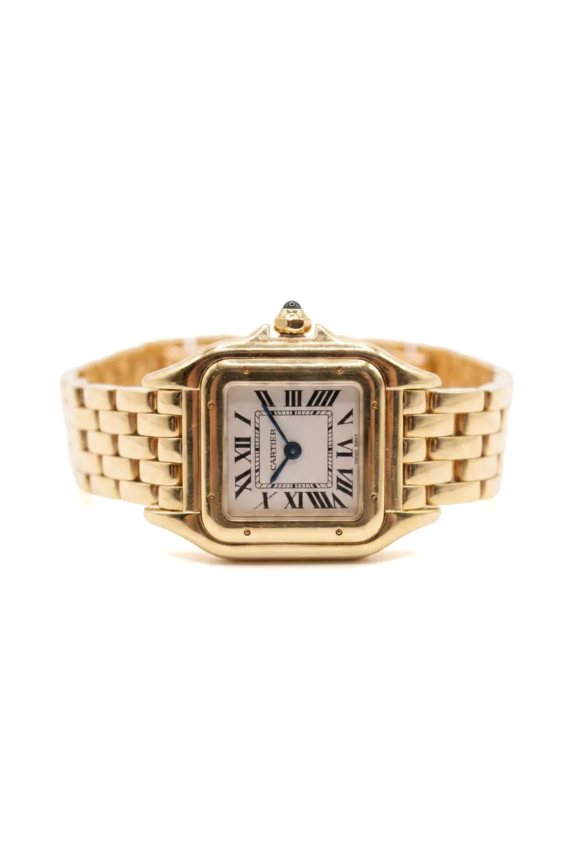 Cartier Panthère WGPN0008 en oro amarillo, vista frontal con dial blanco y números romanos, reloj de alta gama en Buenos Aires