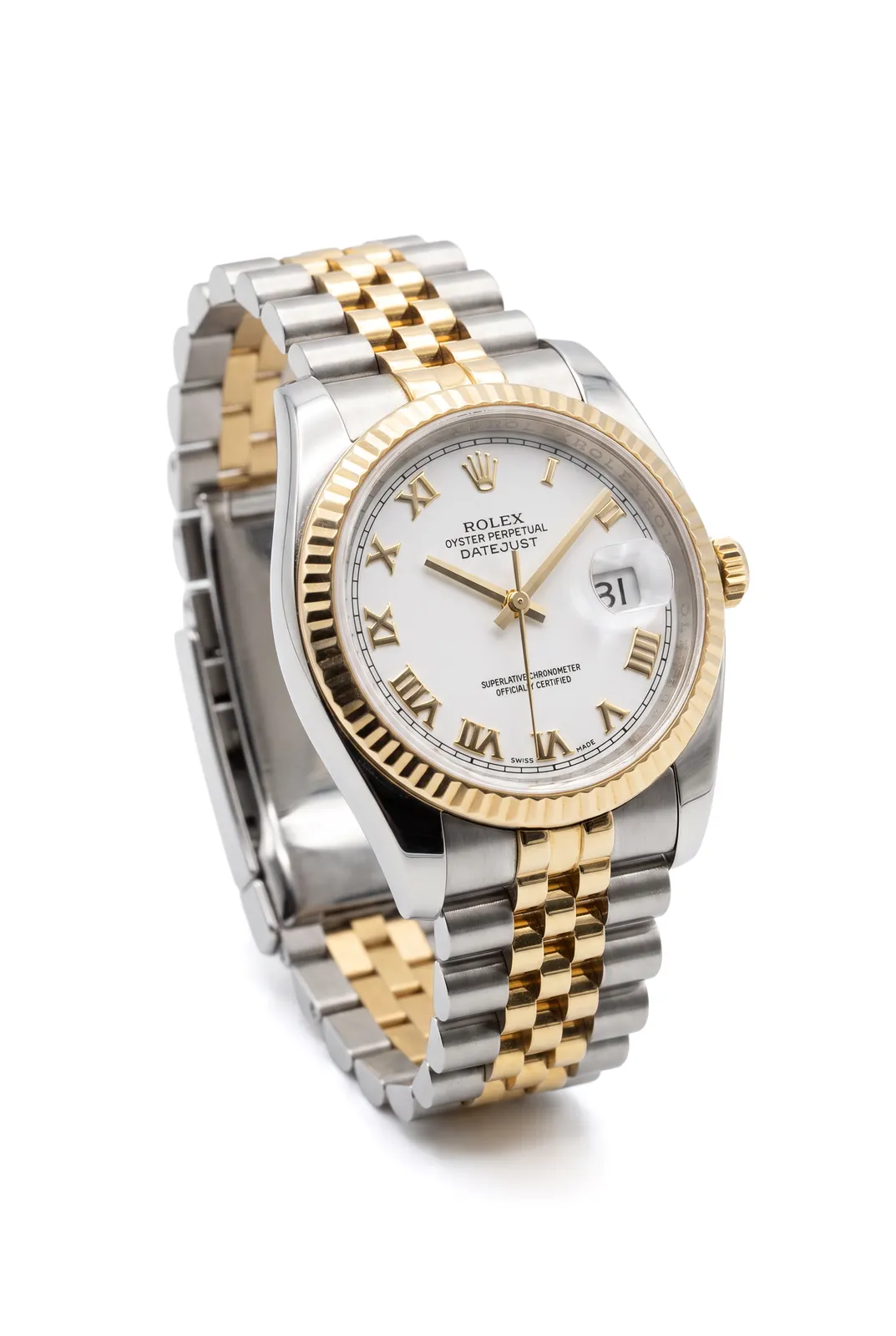 Rolex Datejust 116233 en acero y oro amarillo, dial blanco y brazalete bicolor, vista frontal de alta gama