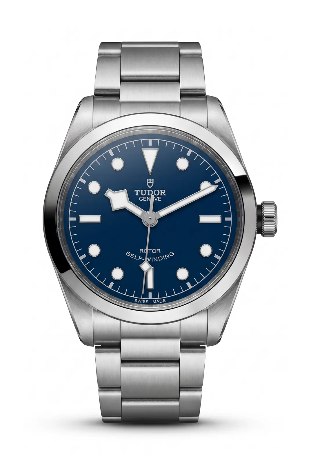 Vista frontal reloj TUDOR Black Bay 79540 de acero con brazalete de acero y dial azul, relojería de alta gama