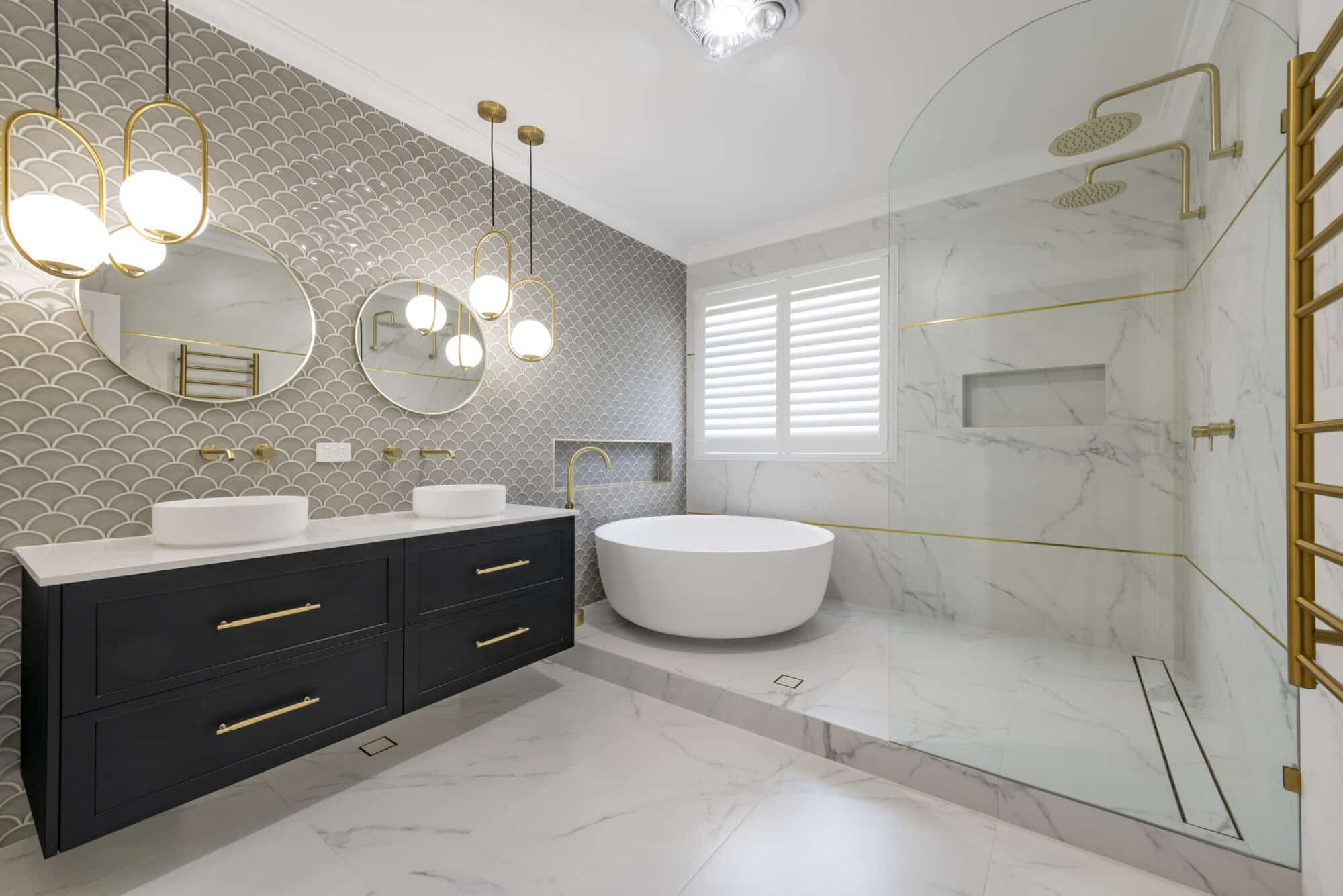 Dual-tone tile bathroom