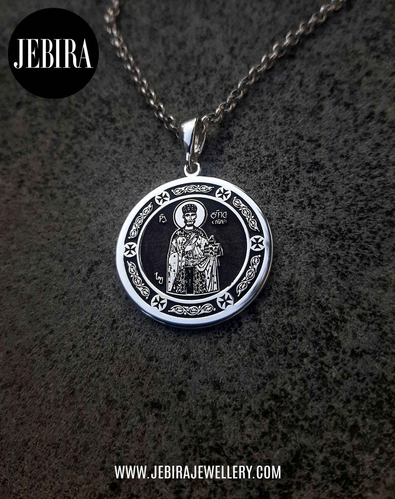 დავით აღმაშენებლის ვერცხლის მედალიონი, ყელსაბამი სამკაული მრგავლი ფორმის თავის ვერცხლის ჯაჭვთან ერთად