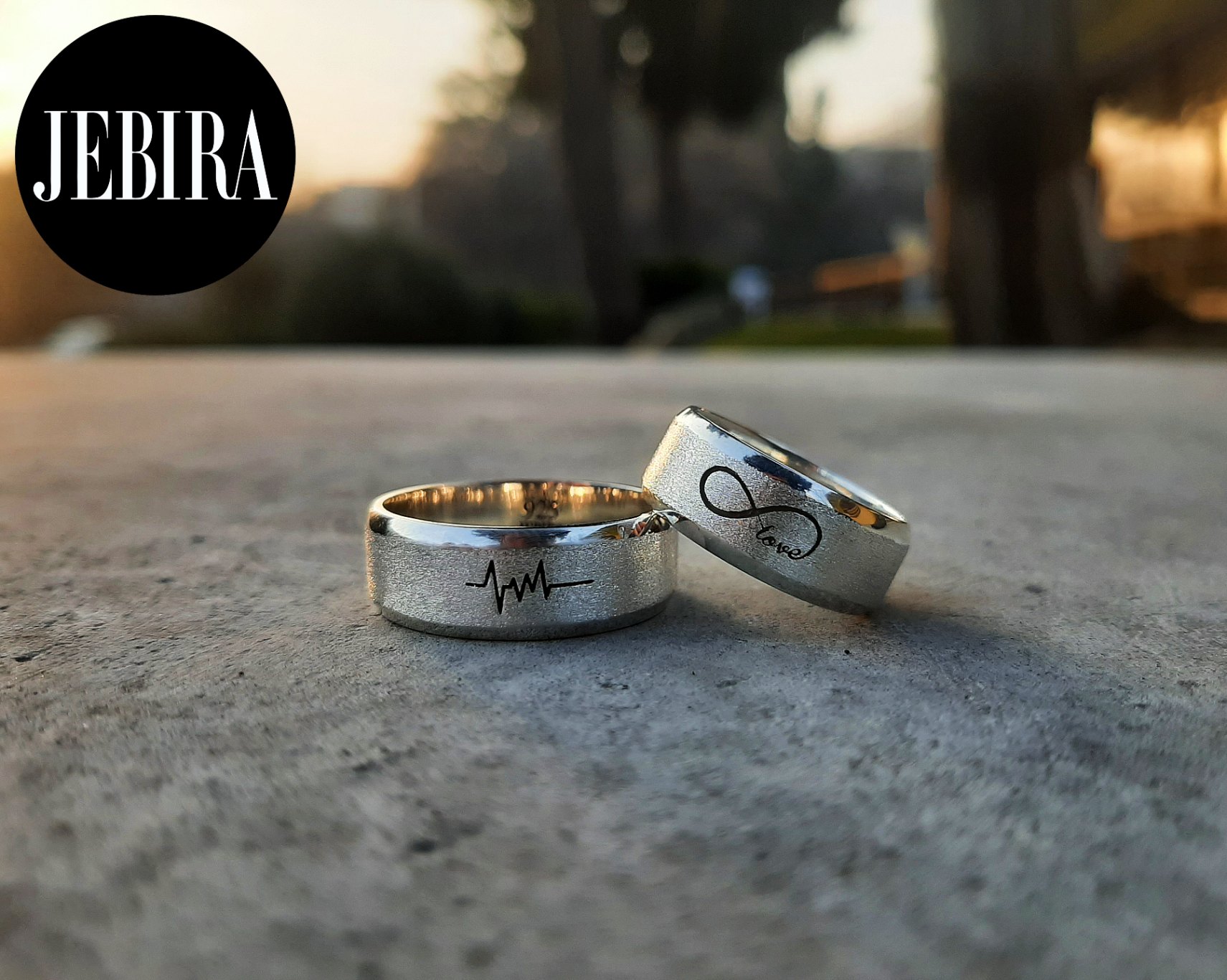 ვერცხლის სამკაული, წყვილის ბეჭდები შუა მატით გრავირებით პულსის გამოსახულებით და გულის გამოსახულებით