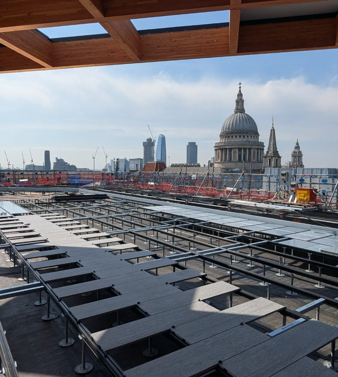 Installation of roof terrace system