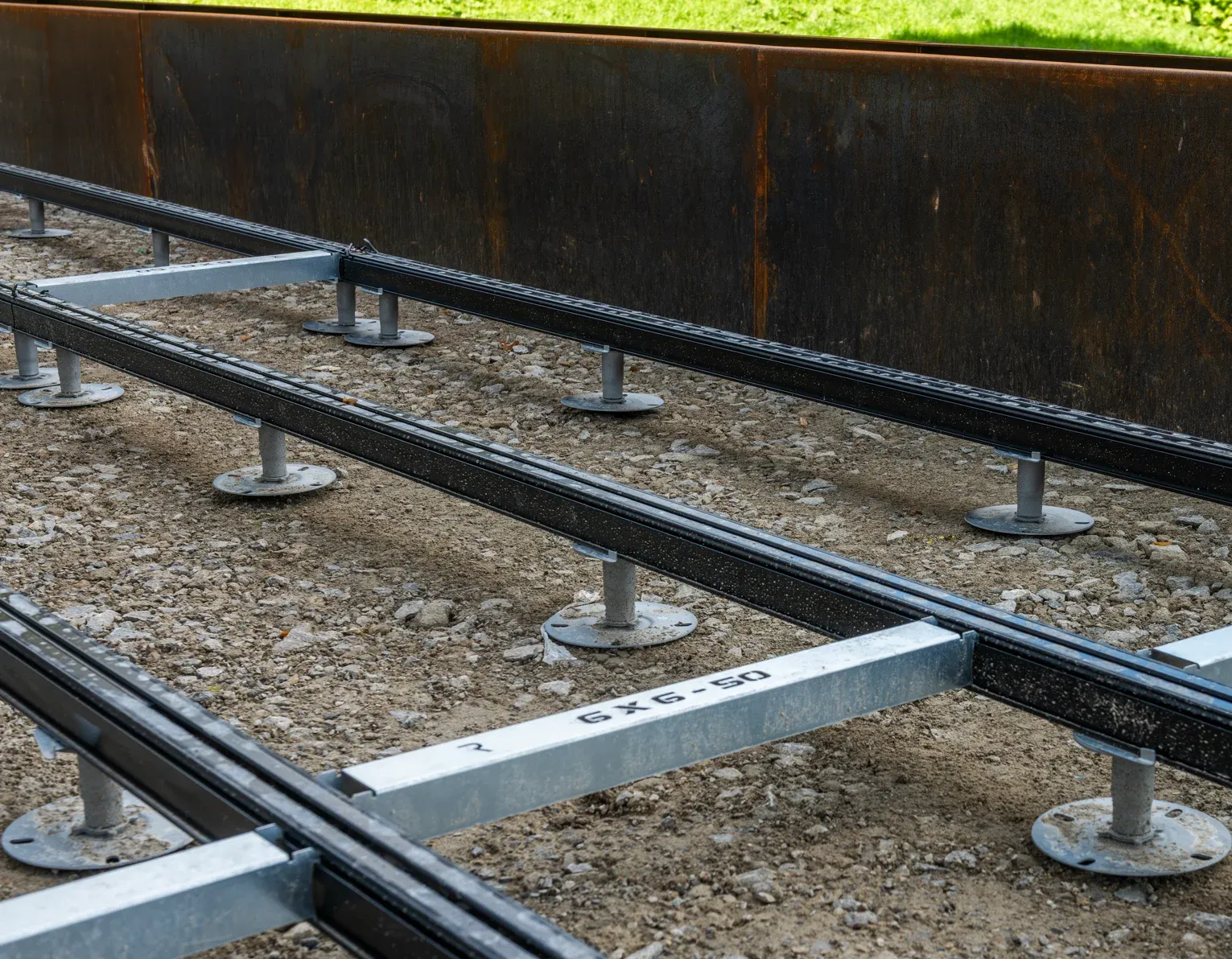 Installation of roof terrace system