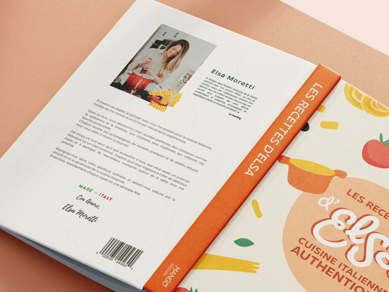 Photo de la quatrième de couverture du livre de cuisine italienne d'Elsa Moretti, avec une lettre de présentation, une photo d'Elsa en cuisine et une couverture orange avec des illustrations d'ingrédients.