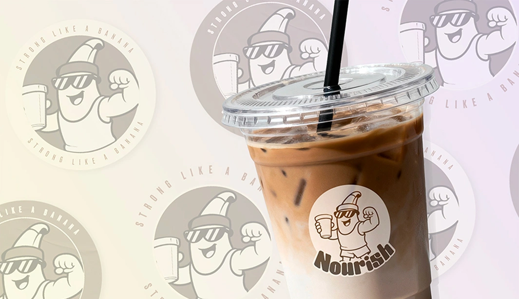 Quatre maquettes de site web pour une salle de sport avec pages sur la philosophie, tarifs, actualités, et planning hebdomadaire sportif.