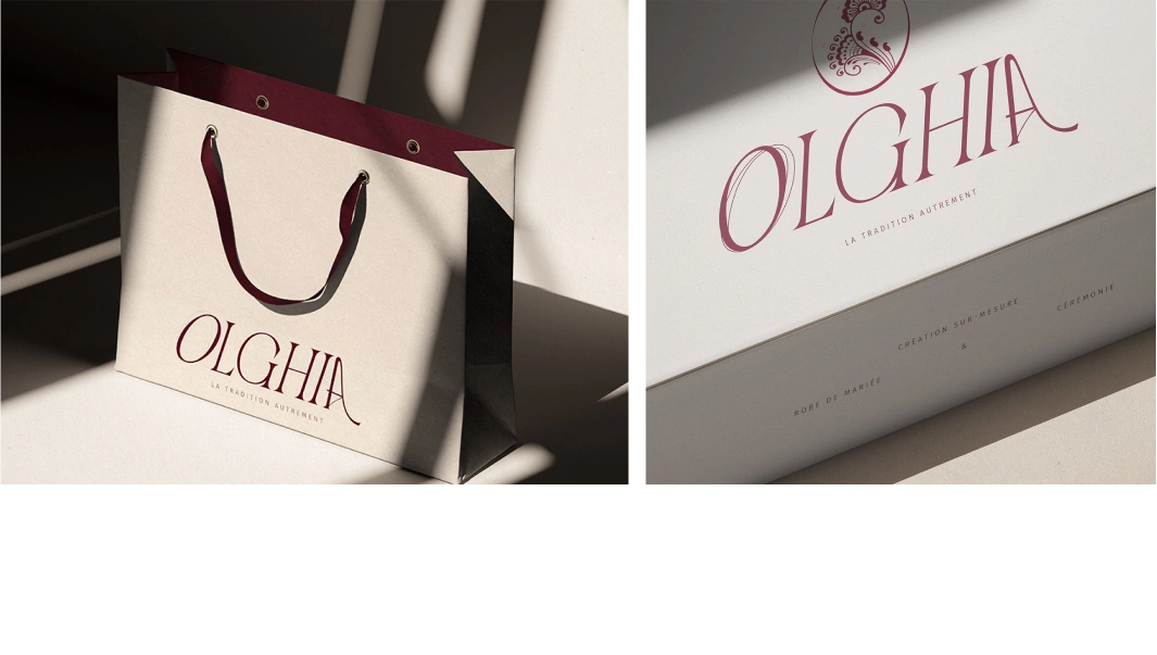 Carte de fidélité avec des tampons et carte Pono Poke sur fond corail à gauche ; enseigne Pono Poke bleu avec logo corail fixé sur un mur à droite.