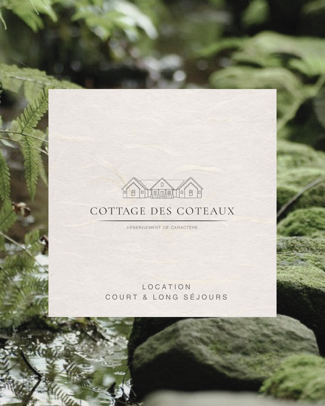 Étiquette blanche avec le logo OLGHIA en lettres bordeaux, inscription « La tradition autrement » et texte « Création sur-mesure Robe de mariée & Cérémonie ».