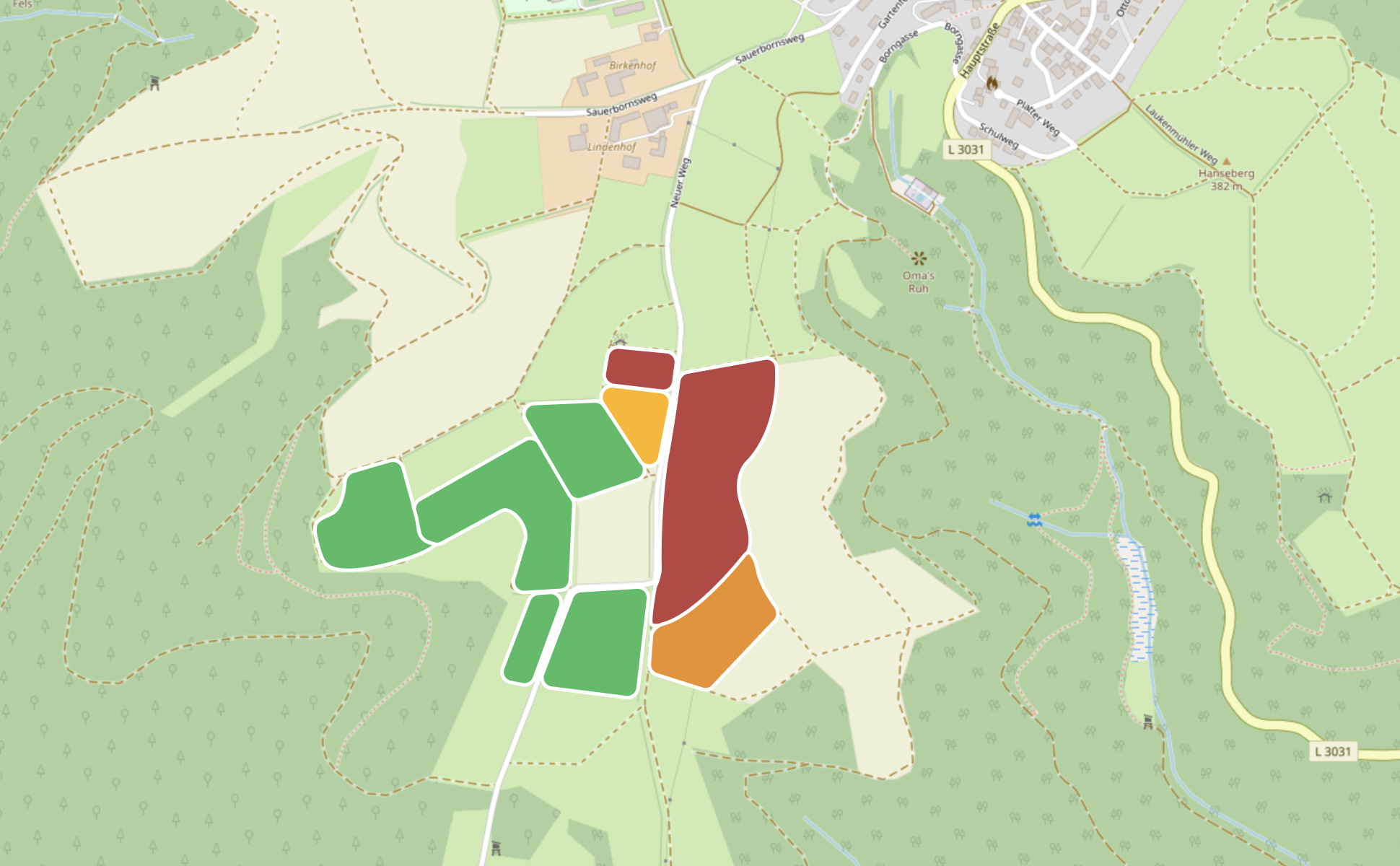 Map with color-coded land plots in green, orange, and red next to a road labeled Neuer Weg, surrounded by forests and hiking trails.