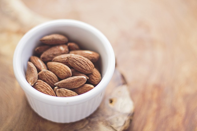 Almonds for healthy teeth