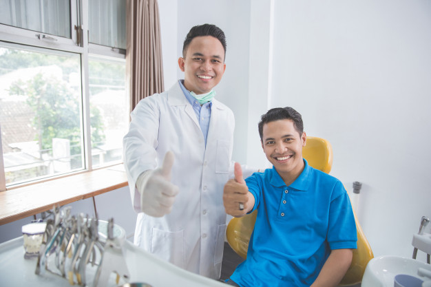 dentist-patient-giving-thumbs-up-dentist-office-dental-blog