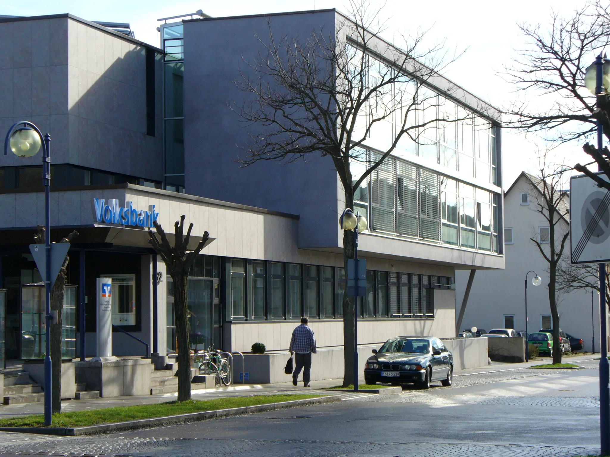 Bank- oder Verwaltungsgebäude mit moderner Architektur und Tragwerksplanung durch Sigler Schumer Spieth