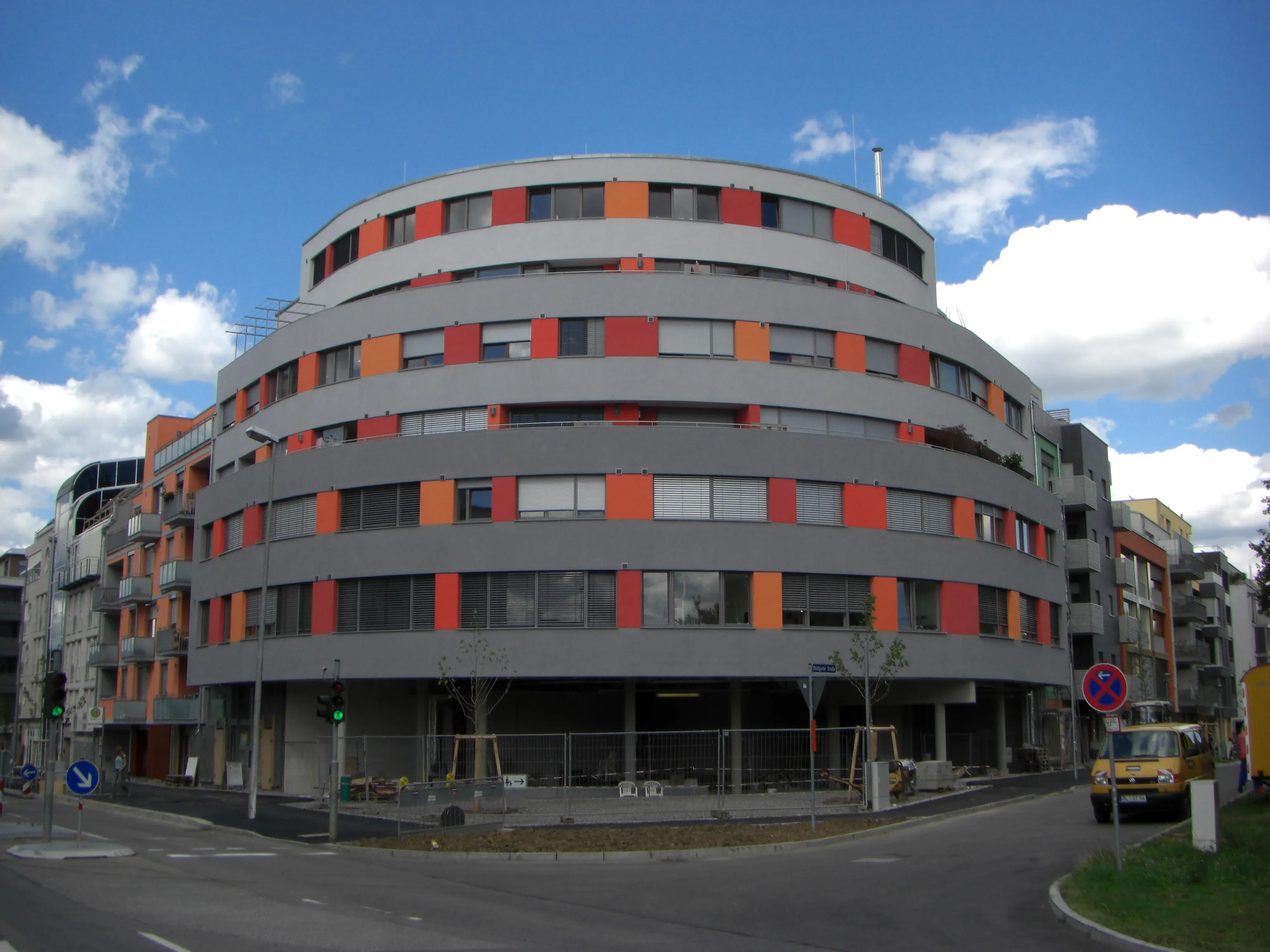 Rundes Büro- und Wohngebäude mit markanter Fassade und Ingenieurleistung von Sigler Schumer Spieth
