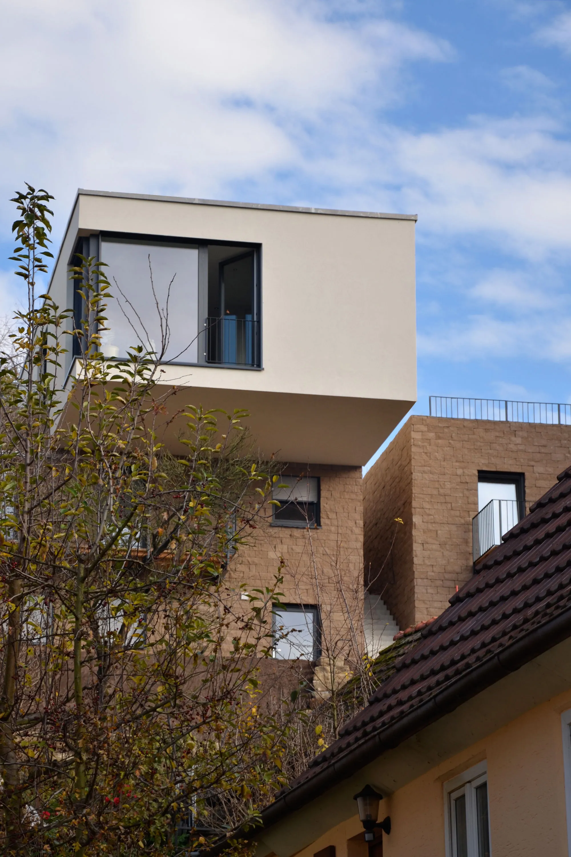 Zeitgenössisches Wohnhaus mit kubischer Architektur und Tragwerksplanung durch Sigler Schumer Spieth