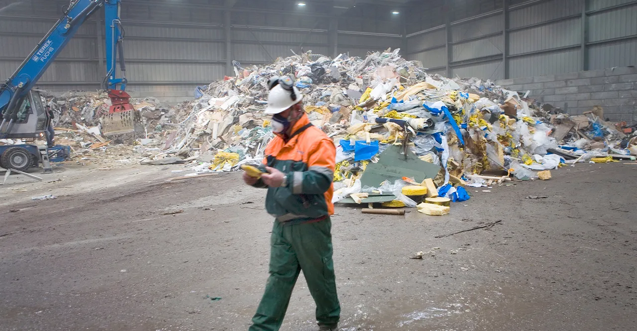 [background image] image of construction team meeting (for a construction company)