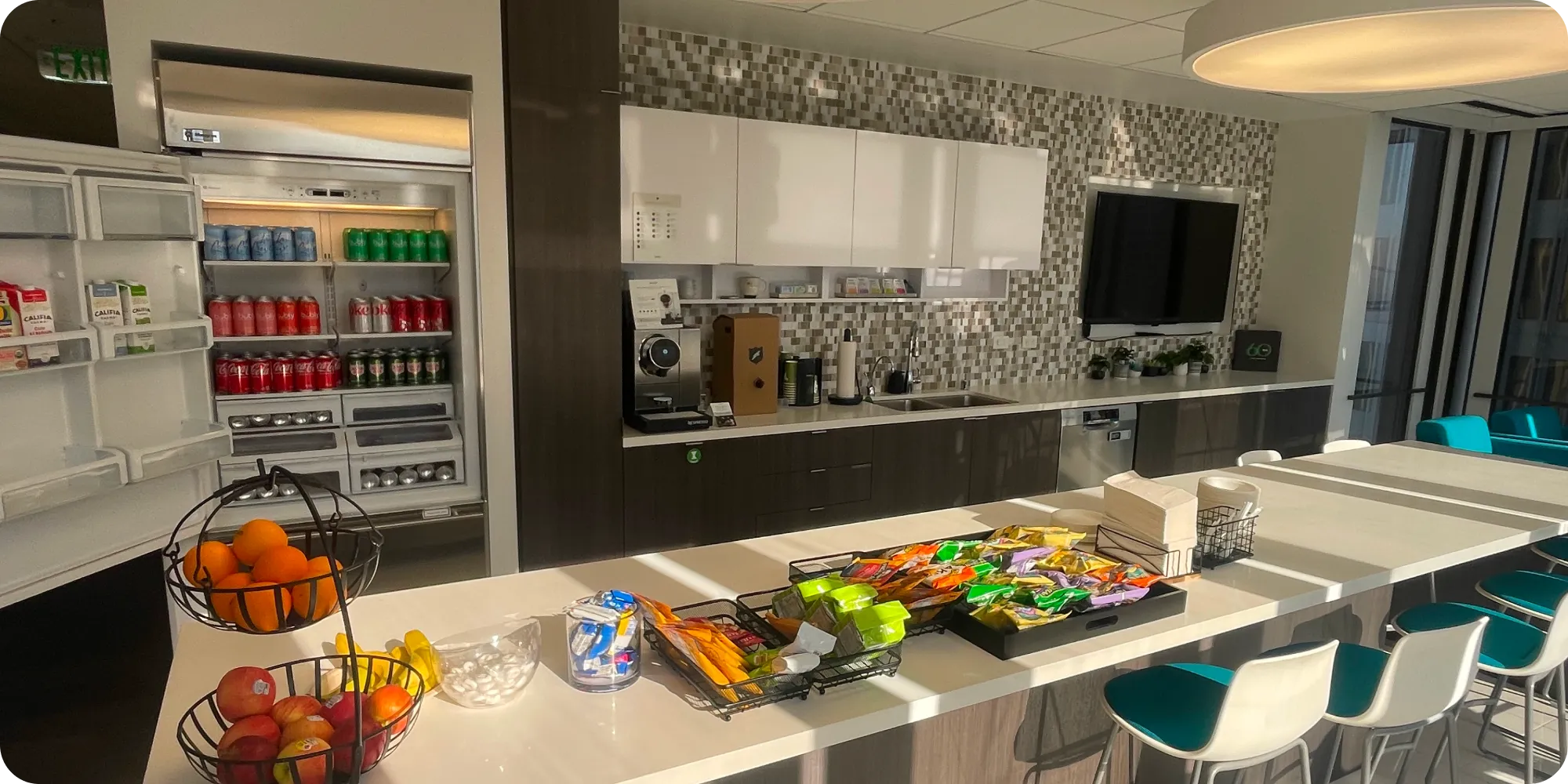 How Office Kitchen Layouts Impact the Office Experience [6 Tips], image size:2000x1000