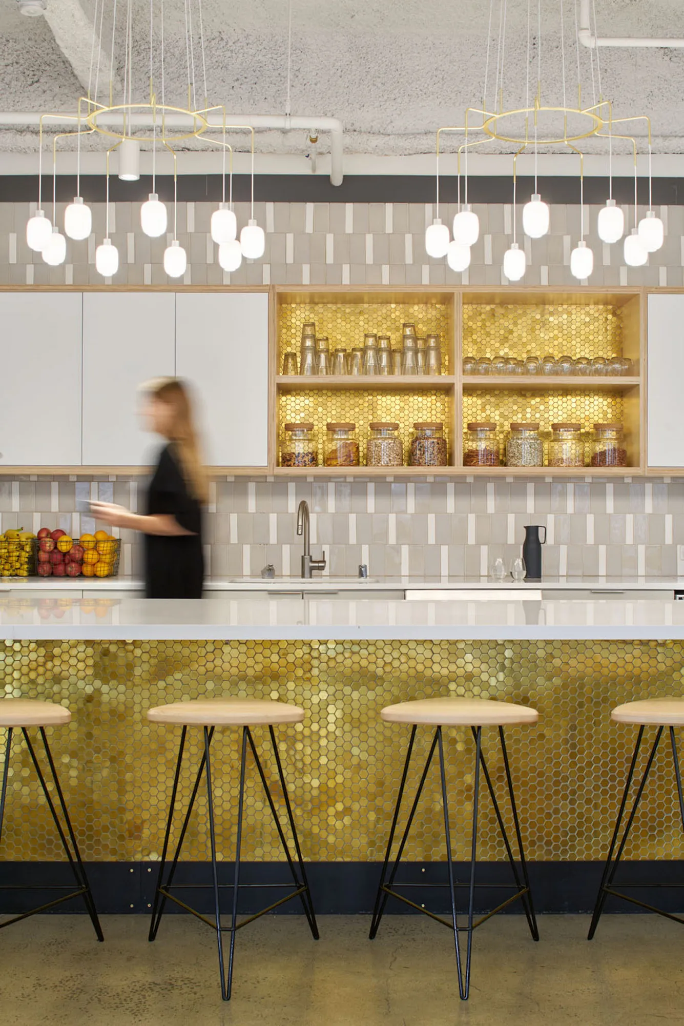 Top Healthy Office Snacks To Keep Productivity and Creativity Flowing