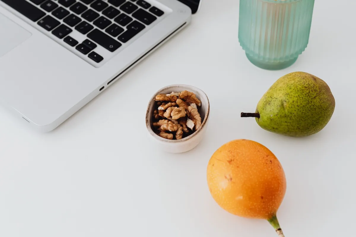 The Comprehensive Guide to Healthy Snacks for the Office