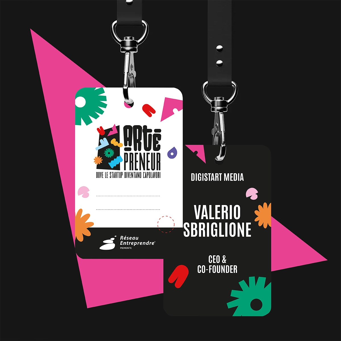 Badge e pass personalizzati per l’evento Artepreneur di Réseau Entreprendre: card con logo, pattern grafico e nominativo dei partecipanti, parte del sistema di visual identity e materiali fisici progettati da Digistart.