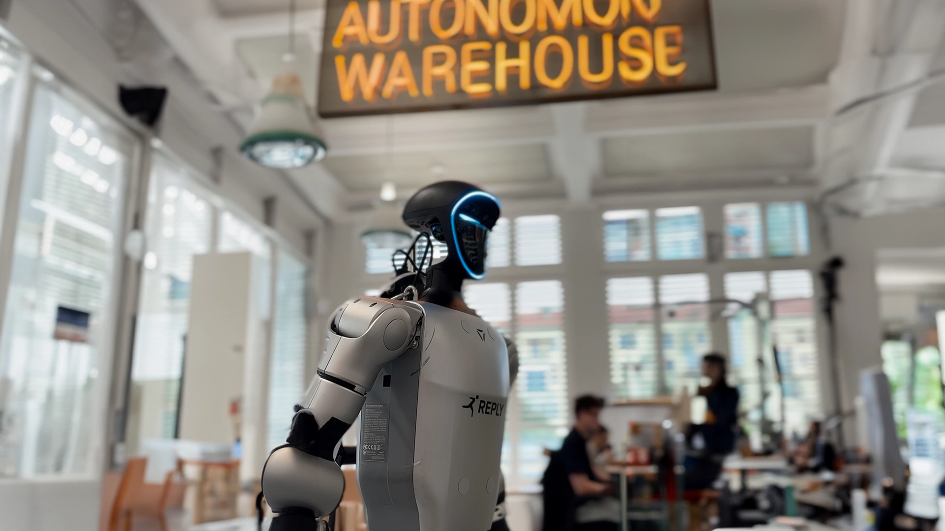 Robot umanoide sviluppato da Reply Area42, protagonista di un progetto di comunicazione tecnologica e contenuti digitali realizzati con il contributo creativo di Digistart.