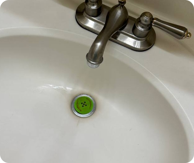 Сleaning the bathroom