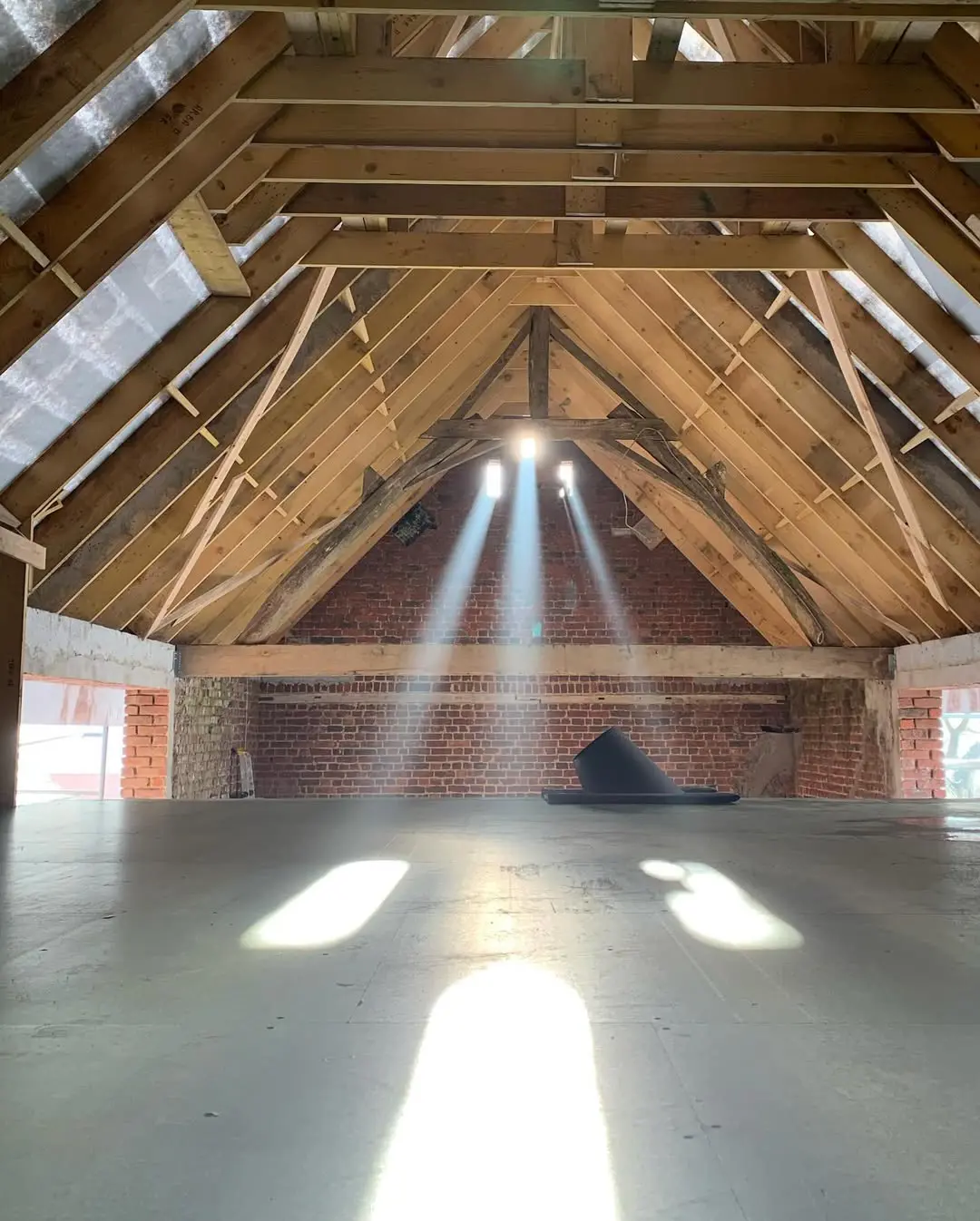 Charpente entièrement rénovée dans une grange à Lille.