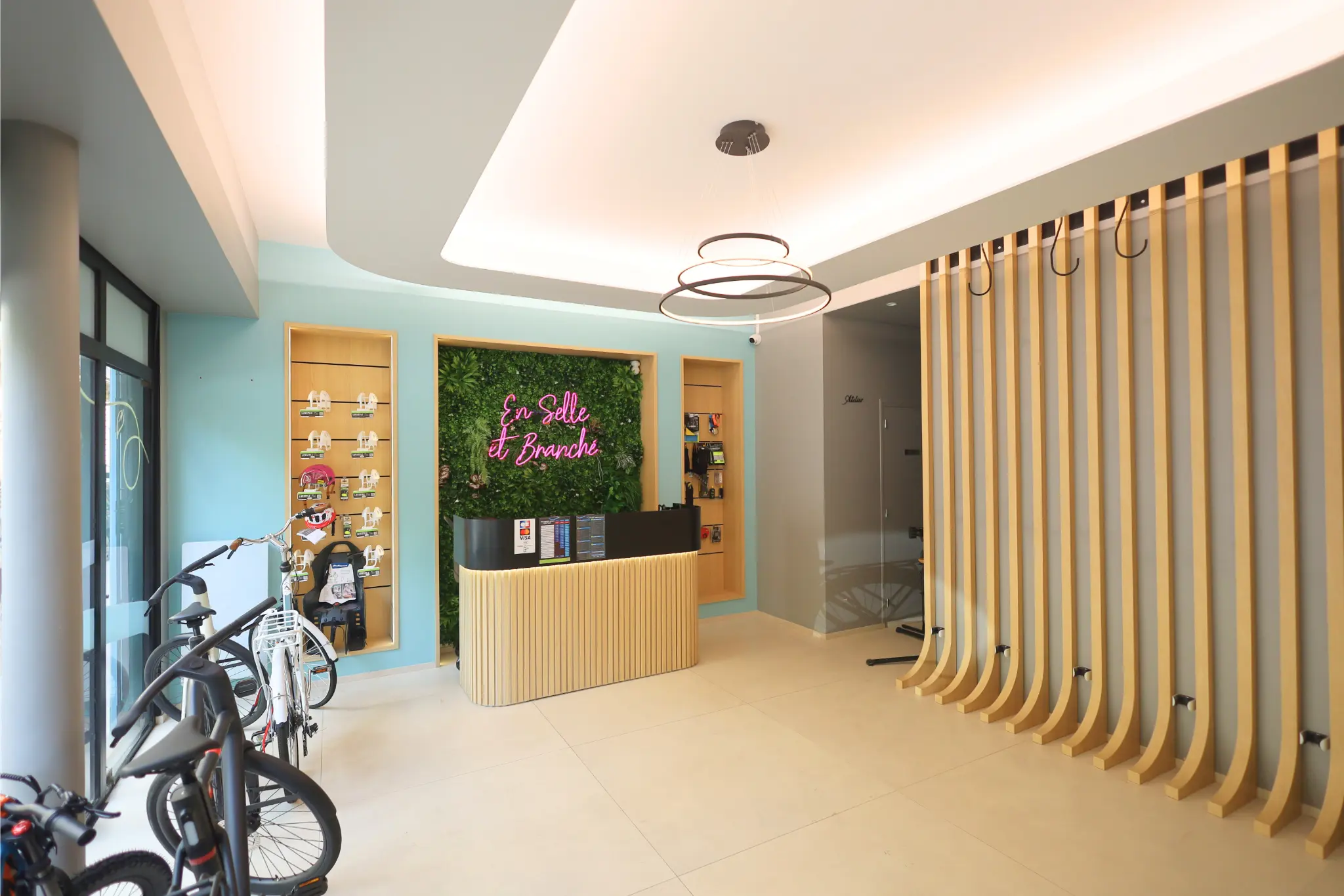 Rénovation complète d'un magasin de vente de vélos électriques à Paris, dans le 14ème arrondissement.