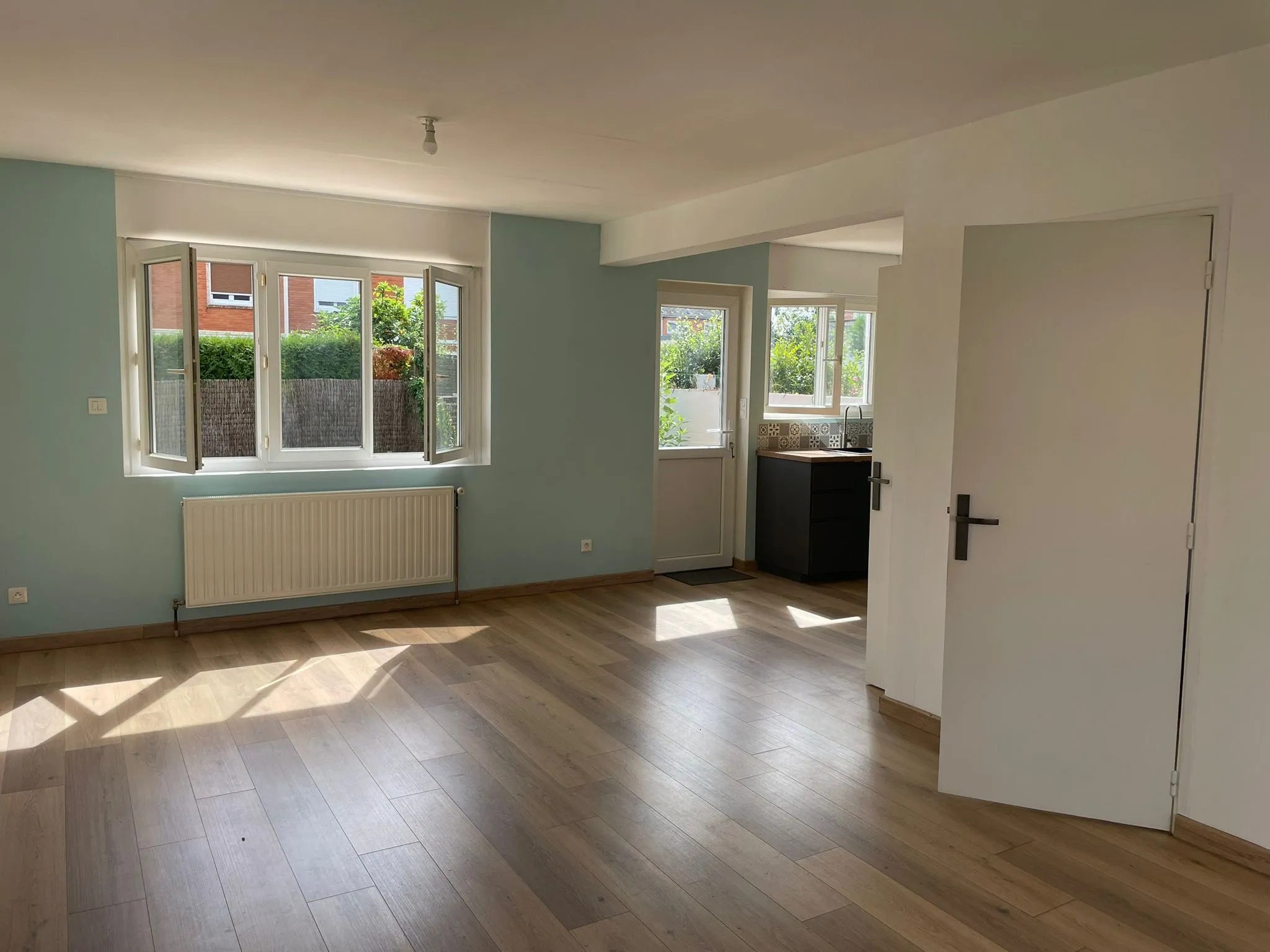 Mur peint avec une peinture haut-de-gamme de la marque Farrow&Ball