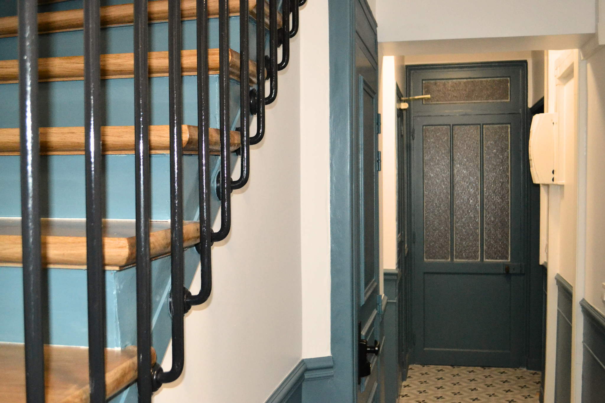 Reprise des enduits et des peintures dans un hall d’entrée