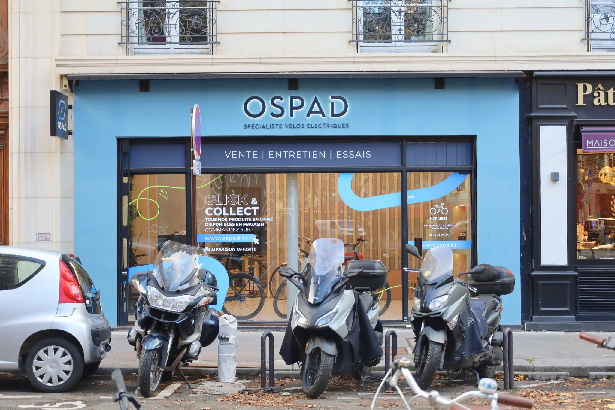 Application de la deuxième couche de peinture façade Paris