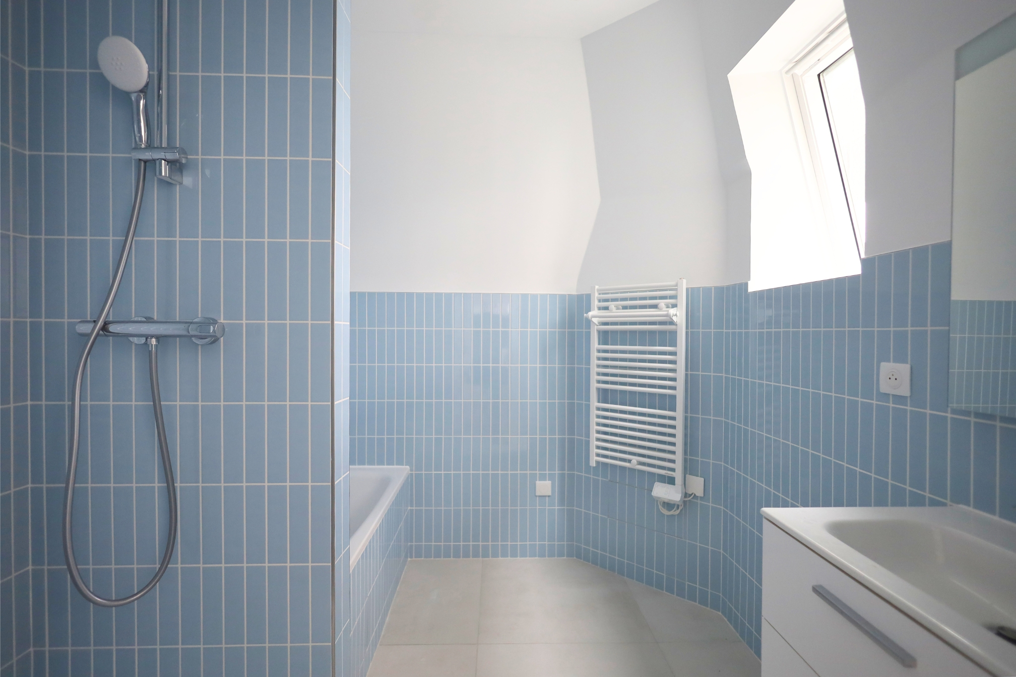 Rénovation complète d'une salle de bain dans un appartement en location à Paris (75).