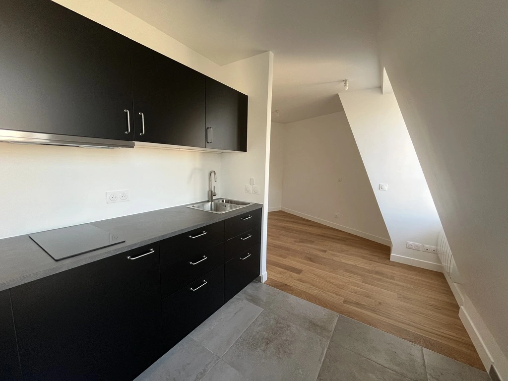 Aménagement d'une cuisine dans un studio à Paris (75).