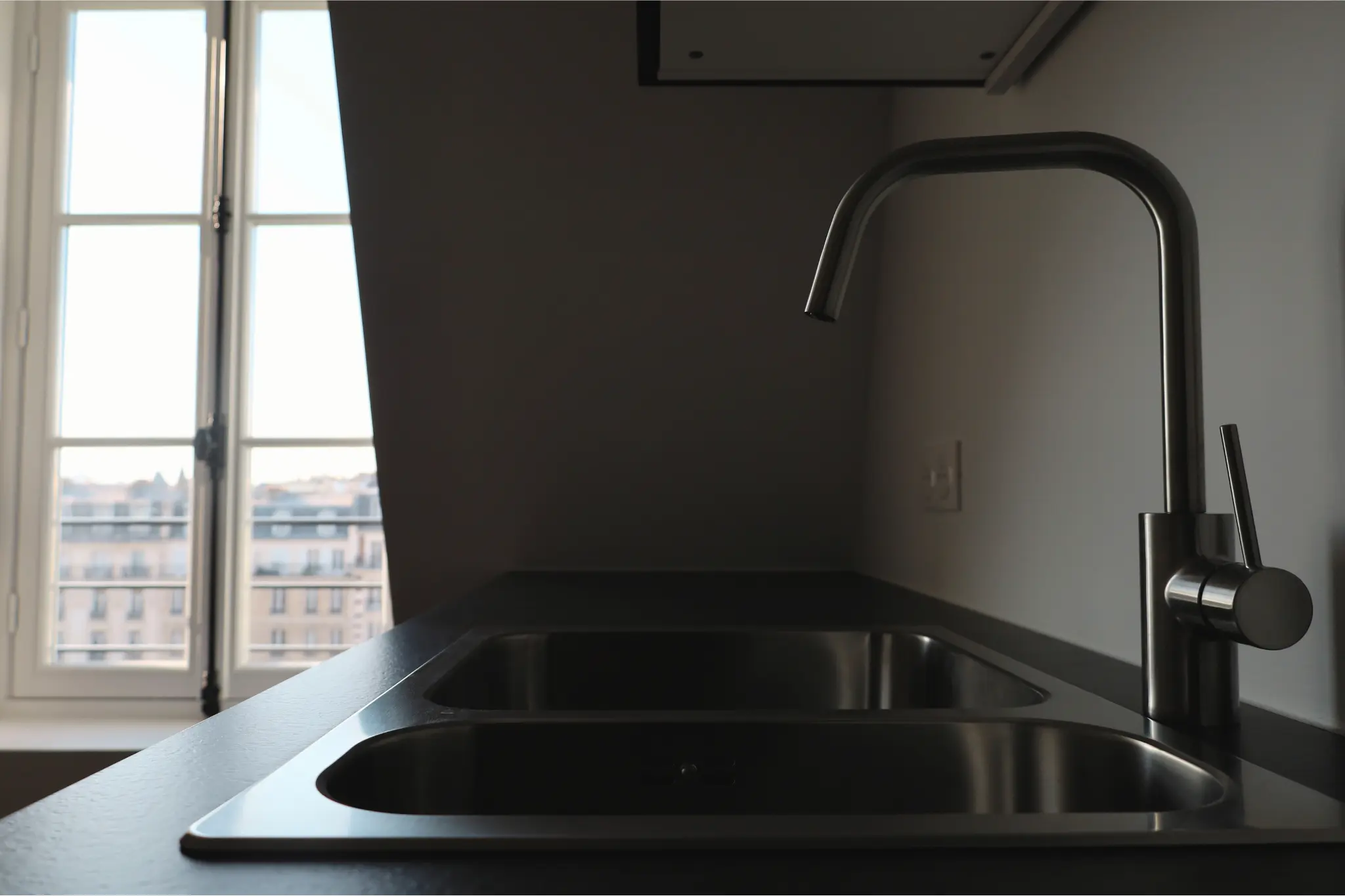 Rénovation d'une cuisine dans un studio à Paris.