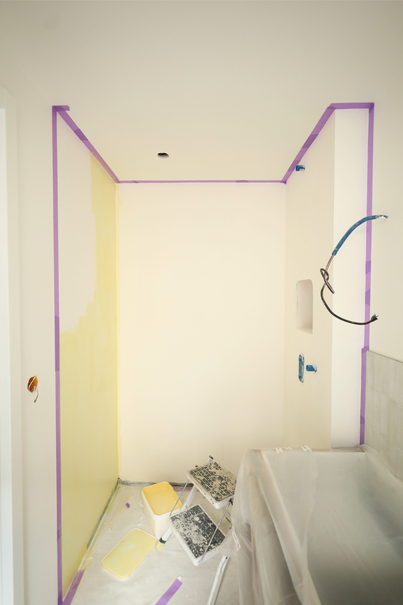 Pose béton ciré dans une salle de bain à Paris.