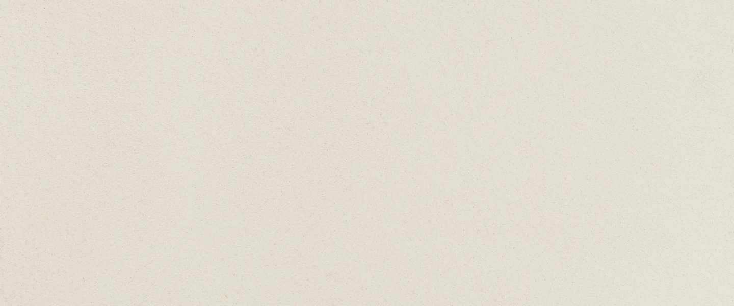 Escaliers en béton ciré AdLucem dans un duplex parisien.